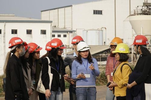 Thanh niên nghĩ gì khi thăm quan các sáng kiến phát triển bền vững của các doanh nghiệp?