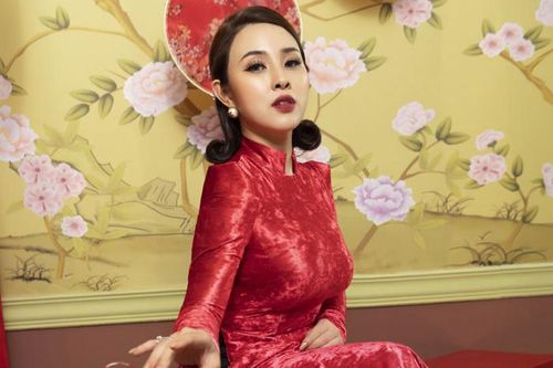 Bảo Trâm Idol khoe vẻ cổ điển với áo dài