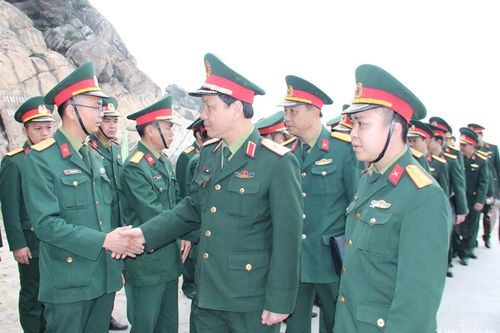 Bộ Tư lệnh Quân khu 4 kiểm tra công tác sẵn sàng chiến đấu tại đảo Mắt