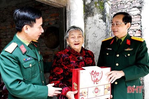 Bộ CHQS Hà Tĩnh tặng 33 suất quà nhân dịp tết Nguyên đán