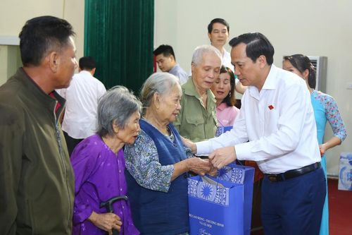'Đảm bảo tặng quà Tết đúng đối tượng, không trục lợi chính sách'
