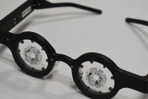 Xuất hiện kính thông minh đeo 1 giờ/ngày giúp chữa cận thị