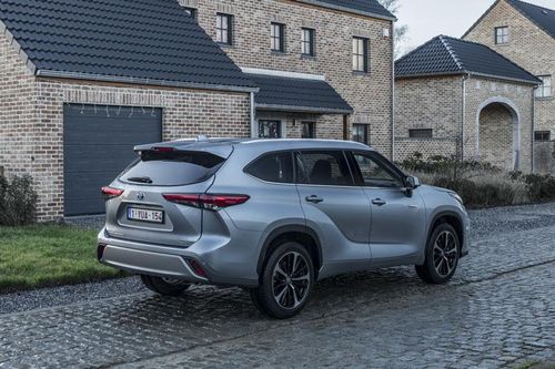 SUV 7 chỗ của Toyota siêu tiết kiệm xăng, giá 1,5 tỷ đồng