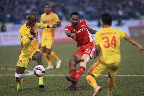 Covid-19 tái bùng phát, 2 trận V-League 2021 đá trên sân không khán giả