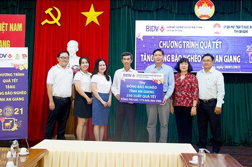BIDV chi nhánh An Giang hỗ trợ 350 phần quà Tết cho người nghèo