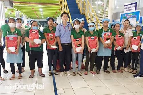 Nhiều hoạt động chăm lo tết cho công nhân