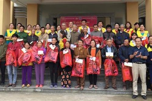 Trên 3,6 tỉ đồng trao quà 'Tết ấm tình người' và hỗ trợ xây dựng nhà 'Mái ấm tình người'