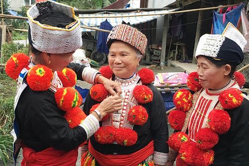 Màu đỏ trong ngày Tết của các dân tộc