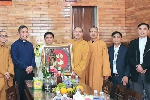 Giao lưu tôn giáo ở huyện Yên Thành