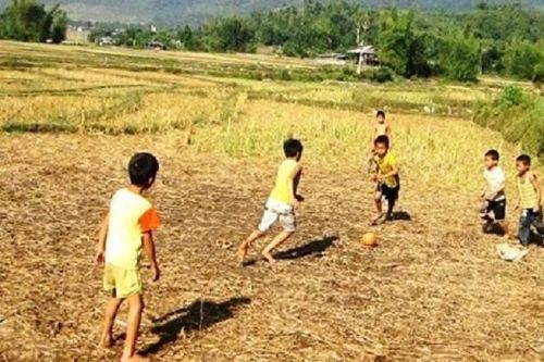 Thèm trở lại những chiều 30 Tết đá bóng bằng… bàng quang lợn