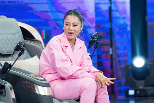 'Kiều nữ làng hài' Nam Thư bối rối khi nói chuyện đẻ thuê, thuê đẻ