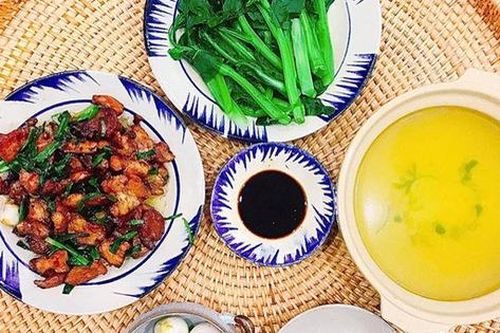 Mâm cơm của 2 mẹ con ngon tới ngỡ ngàng, chị em ai cũng muốn xin bí quyết!