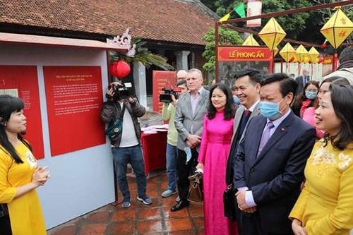 'Cung đình đón Tết'