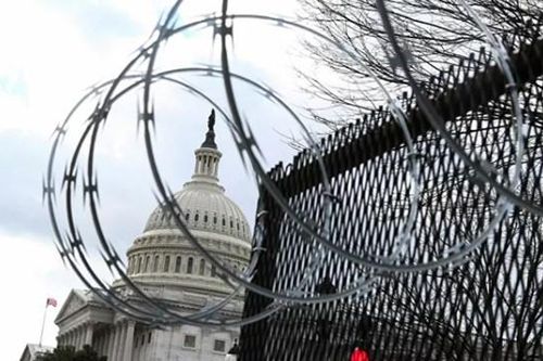 Cảnh sát Quốc hội Mỹ kêu gọi đặt hàng rào vĩnh viễn bảo vệ Điện Capitol