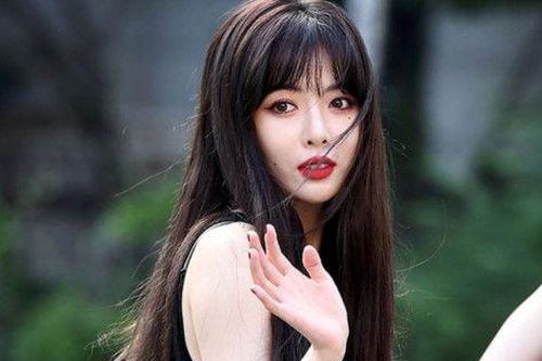 Vì sao MV của HyunA luôn phải dán nhãn?