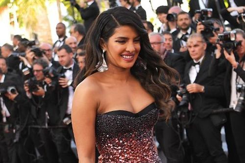 Priyanka Chopra từng bị hỏng váy trước giờ dự LHP Cannes