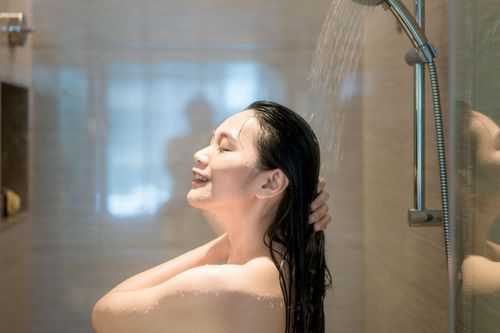Sai lầm khi tắm gội khiến da và tóc xấu đi