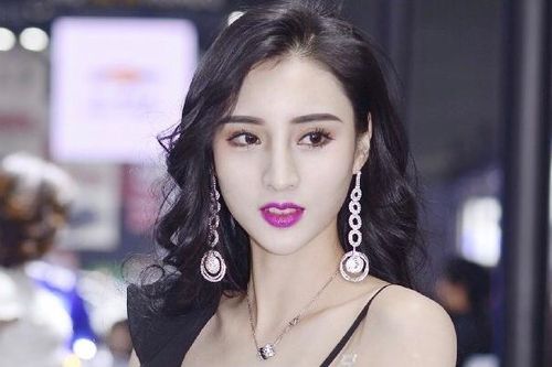 Người mẫu xe hơi trở thành Hoa hậu châu Á 2021