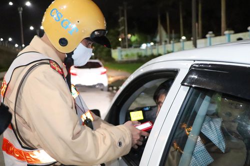 Tài xế không bằng lái, có nồng độ cồn trong người bị phạt 40 triệu