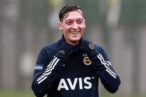 Mesut Ozil tập buổi đầu tiên cùng Fenerbahce
