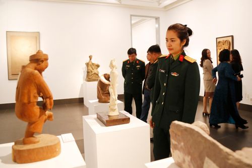 Khai mạc triển lãm Mùa xuân đất nước