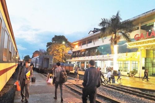 Đường sắt tạm dừng đôi tàu Hà Nội - Lào Cai
