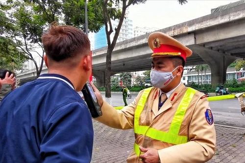 Uống rượu xuyên trưa, nam thanh niên bị phạt nồng độ cồn mức cao nhất