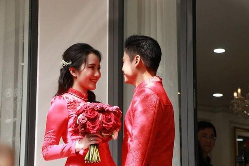 Cô dâu Primmy Trương xuất hiện rạng rỡ chiếm 'spotlight' chú rể Phan Thành