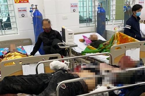 Đốt pháo tự chế, nhóm học sinh bị thương phải nhập viện