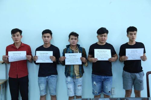 Bắt nhóm nghi can vụ thanh niên chết bên lề đường