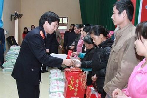 Công đoàn VKSND tối cao trao 200 suất quà 'Chung vui ngày Tết', tặng bà con vùng cao Yên Bái