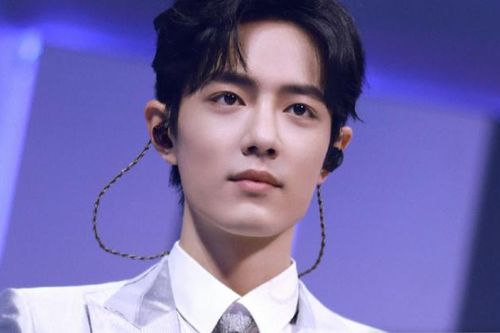 Tiêu Chiến lại bị antifan phá khi làm người đại diện thương hiệu nhưng fan đã bảo vệ idol