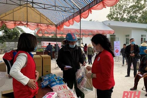 Ấm áp Chợ tết nhân đạo tại TP Sầm Sơn