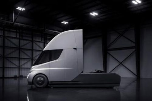 Elon Musk tự tin sản xuất xe tải điện hạng nặng vào cuối năm nay