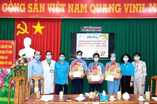 Công đoàn ngành Y tế An Giang thăm, chúc Tết, tặng quà đoàn viên, người lao động