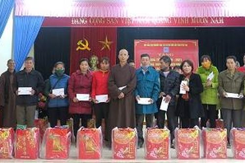 Hội Bảo trợ người tàn tật và trẻ mồ côi tỉnh trao tặng 260 suất quà Tết