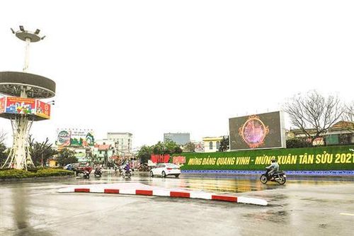 Đông Hà rực rỡ cờ hoa mừng Đảng, mừng xuân