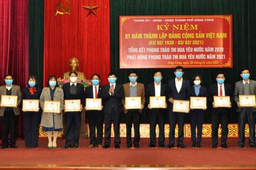 Khen thưởng 196 tập thể và cá nhân trong phong trào thi đua yêu nước