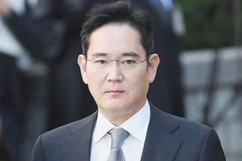 Phó Chủ tịch Samsung xin lỗi nhân viên vì phải vào tù