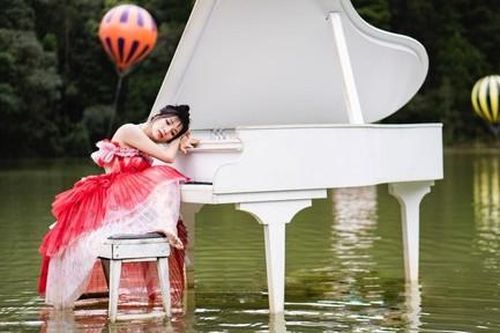 'Nàng thơ mới' Ngọc Kara rạng rỡ trong MV Tết