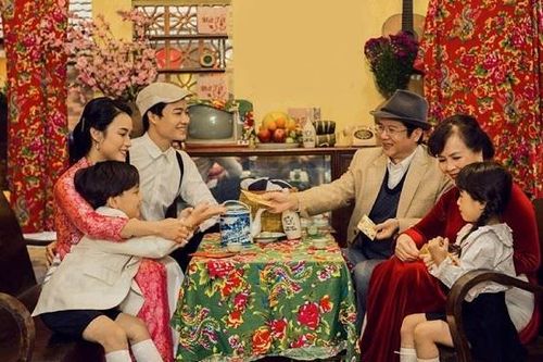 Hoài niệm Tết xưa: Hít hà mùi khói pháo, xếp hàng nhận lì xì