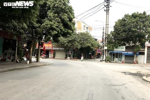 Đường phố TP Chí Linh vắng tanh sau 1 ngày thực hiện phong tỏa