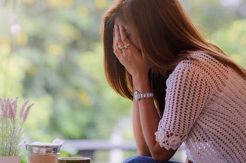 Phát hiện chồng ngoại tình, sếp lớn 1 ngân hàng gửi mail tố cáo, đọc nội dung bên trong ai cũng phải 'ngả mũ'