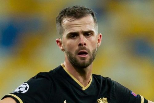 Tình thế kỳ lạ của Pjanic ở Barca