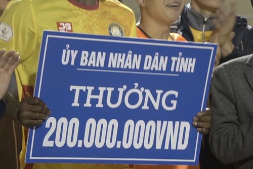CLB Thanh Hóa nhận 200 triệu đồng tiền thưởng sau trận thắng Nam Định