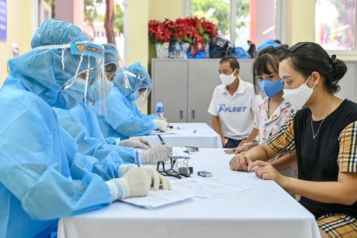 Đề nghị xét nghiệm 2.000 người liên quan ca mắc Covid-19 ở Hà Nội