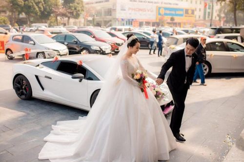 Á khôi ĐH Kinh tế Quốc dân gây chú ý bởi đám cưới xa hoa