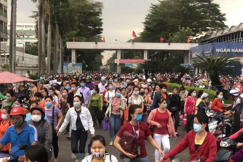 Dịch COVID-19 trở lại, TPHCM có hơn 270.000 công nhân không về quê ăn Tết