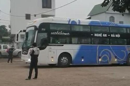 Chặn bắt xe khách chở người trốn ra khỏi vùng dịch trong đêm