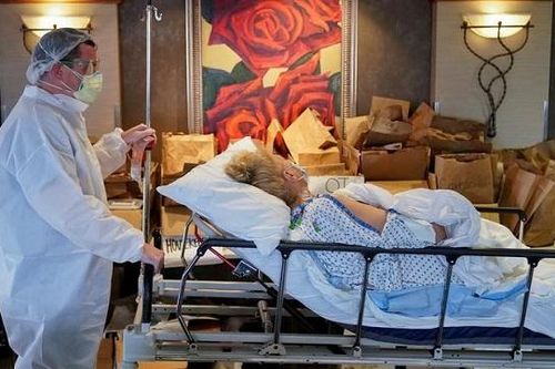 Covid-19: Mỹ xem xét đeo 2 khẩu trang, EU lập hệ thống 'đèn giao thông'